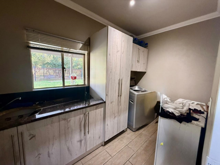 5 Bedroom Property for Sale in Bloemdal Free State
